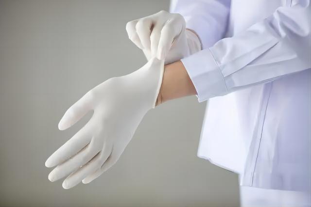 手术中使用的乳胶手套有什么特点呢？